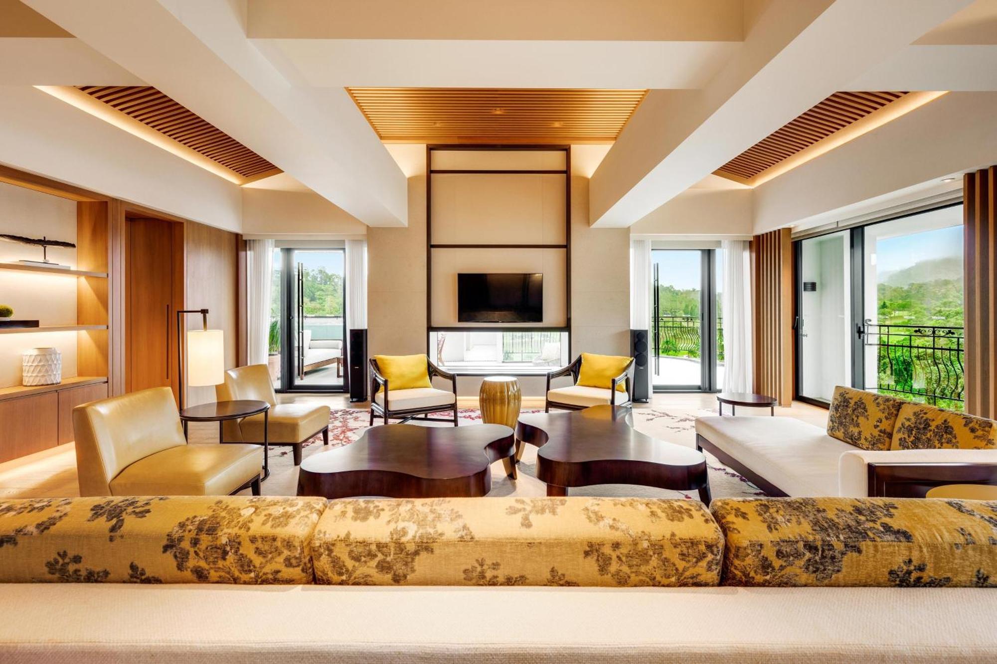 The Westin Tashee Resort, Taoyuan Дакси Екстериор снимка The living room of a suite at the hotel